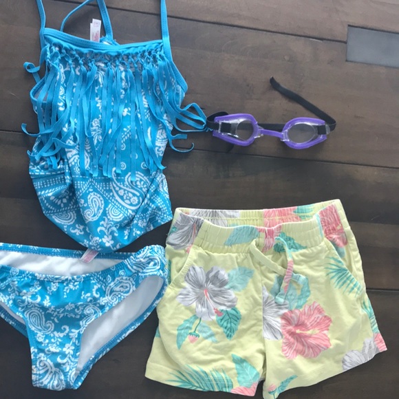 Cute swim suit google and shorts - Picture 4 of 8